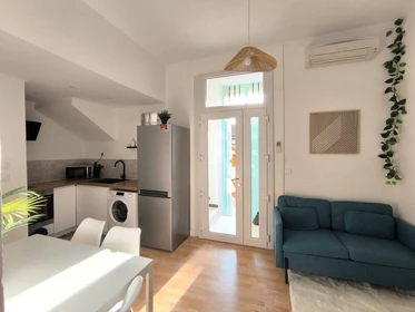 Nimes de çift kişilik yataklı kiralık oda