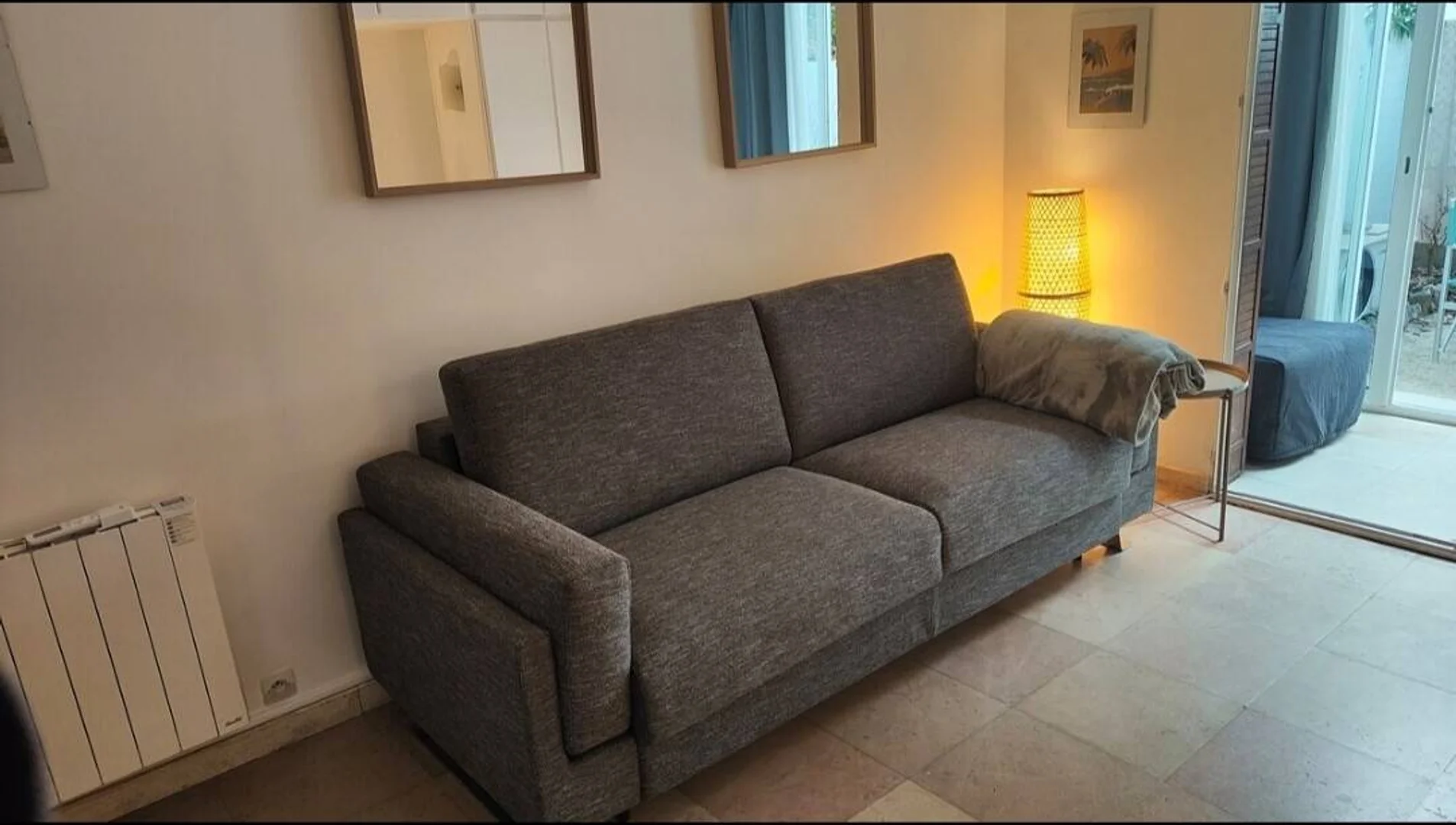 Comfortable and spacious student room in 