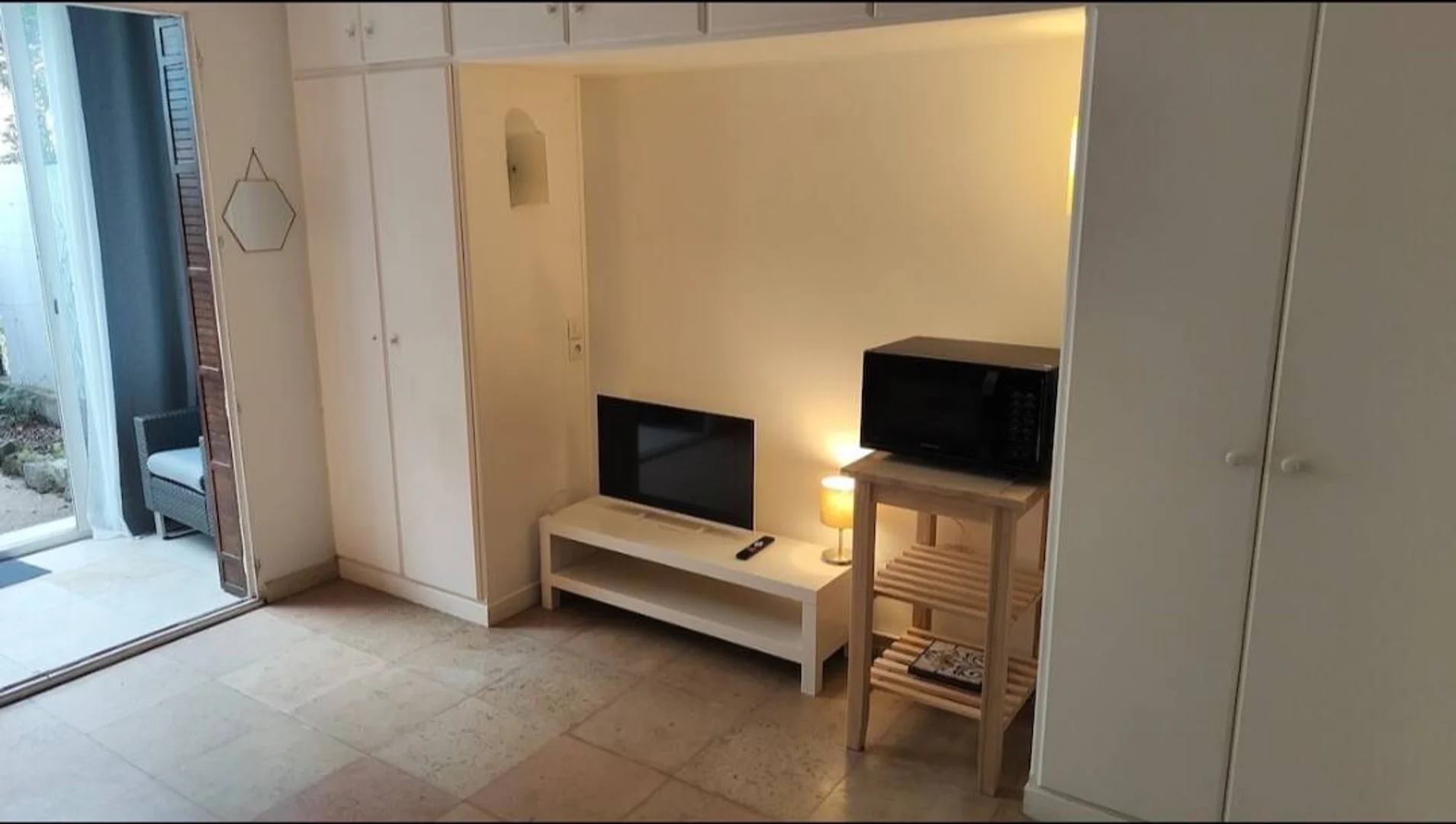 Comfortable and spacious student room in 