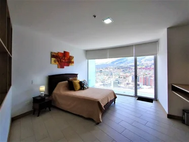Dairenin tamamı konumu Av. Naciones Unidas N37 Edificio ONE, 13 29 görüntüsü