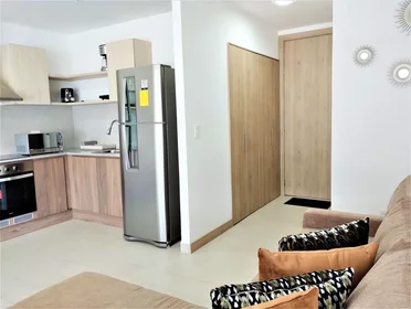 Dairenin tamamı konumu Av. Naciones Unidas N37 Edificio ONE, 3 29 görüntüsü