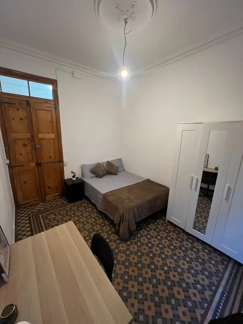 Zimmer in Studentenwohnung in  zu vermieten, voll möbliert