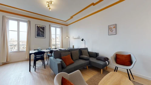 Renting rooms by the month in Marseille