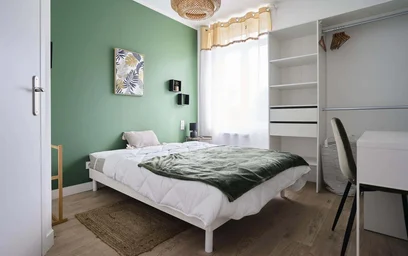 Habitación privada en 20 Rue de la Gare, 59110 La Madeleine, France, imagen 1 de 24