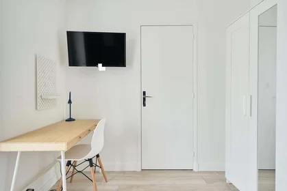 Private room at 271 Rue d'Estienne d'Orves, 92700 Colombes, France, image 4 of 41