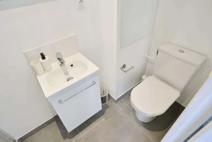 Private room at 271 Rue d'Estienne d'Orves, 92700 Colombes, France, image 6 of 41