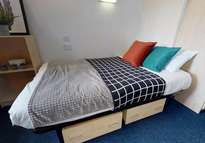 Chambre à louer dans un appartement en colocation à Huddersfield