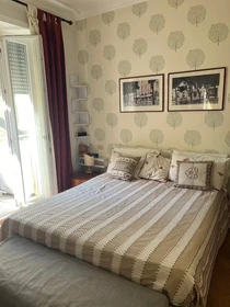 Renting rooms by the month in Roma