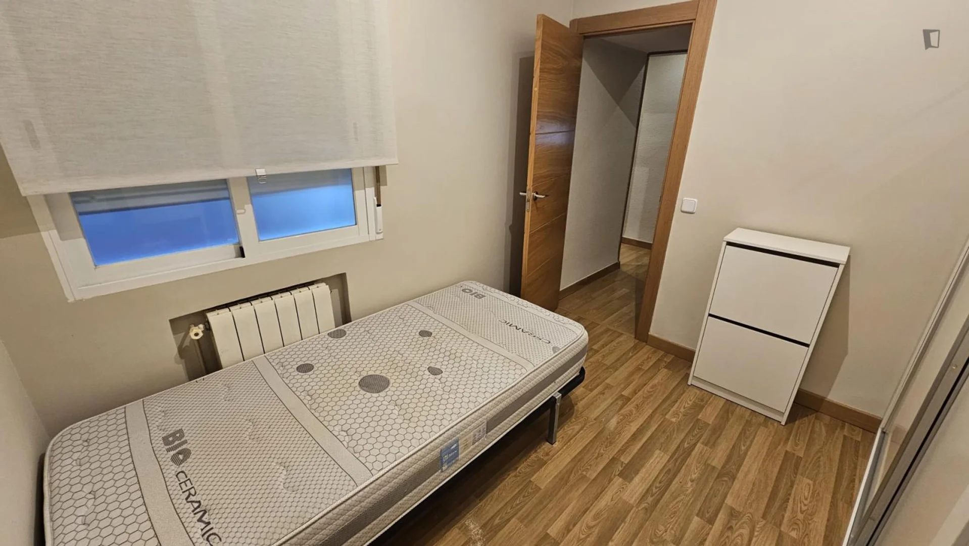 Quarto acolhedor para estudantes disponível em 