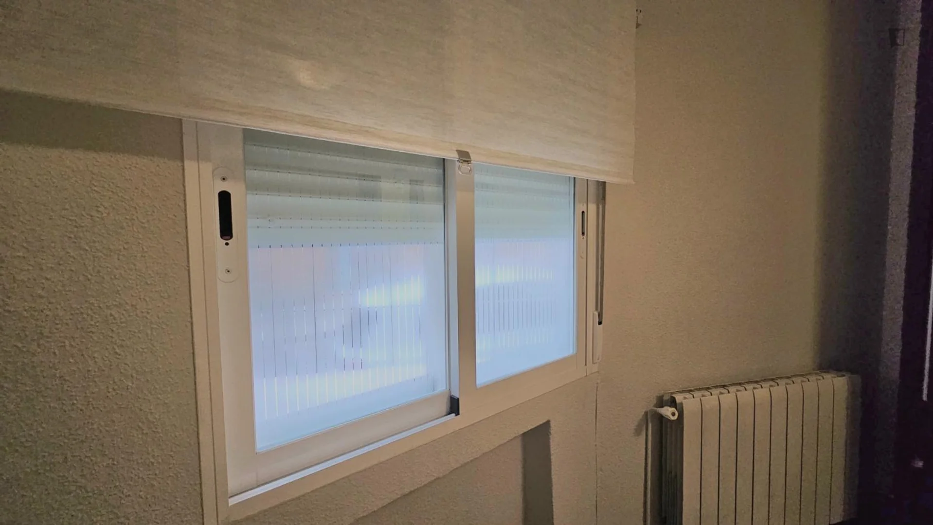 Quarto de estudante económico com localização conveniente em 