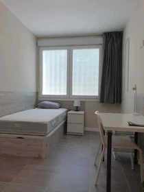 Cheap private room in Madrid