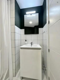 Private room in residence at C. del Petirrojo, image 14 of 49