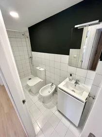 Private room in residence at C. del Petirrojo, image 7 of 49