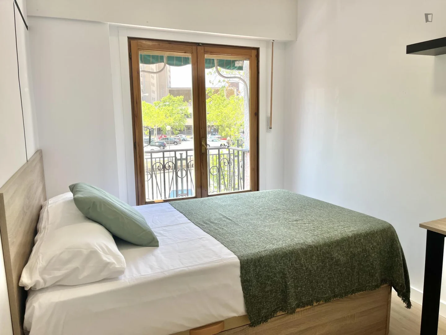 Student-friendly room in with modern amenities