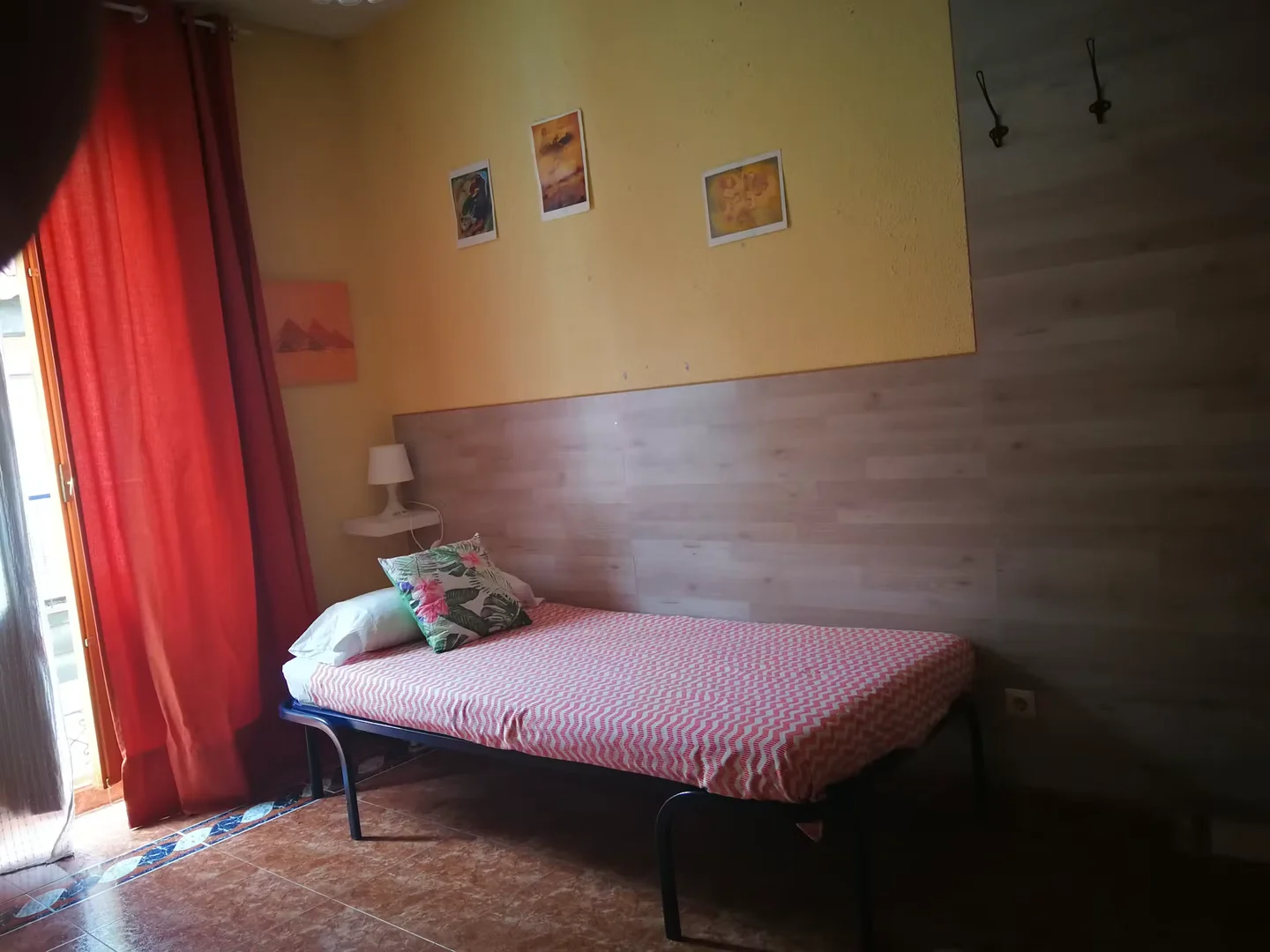 Room for rent in student apartment in , fully furnished