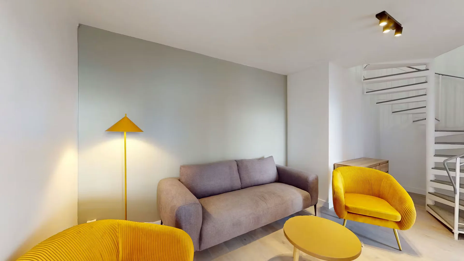 Chambre d'étudiant à  avec espace d'étude et installations communes