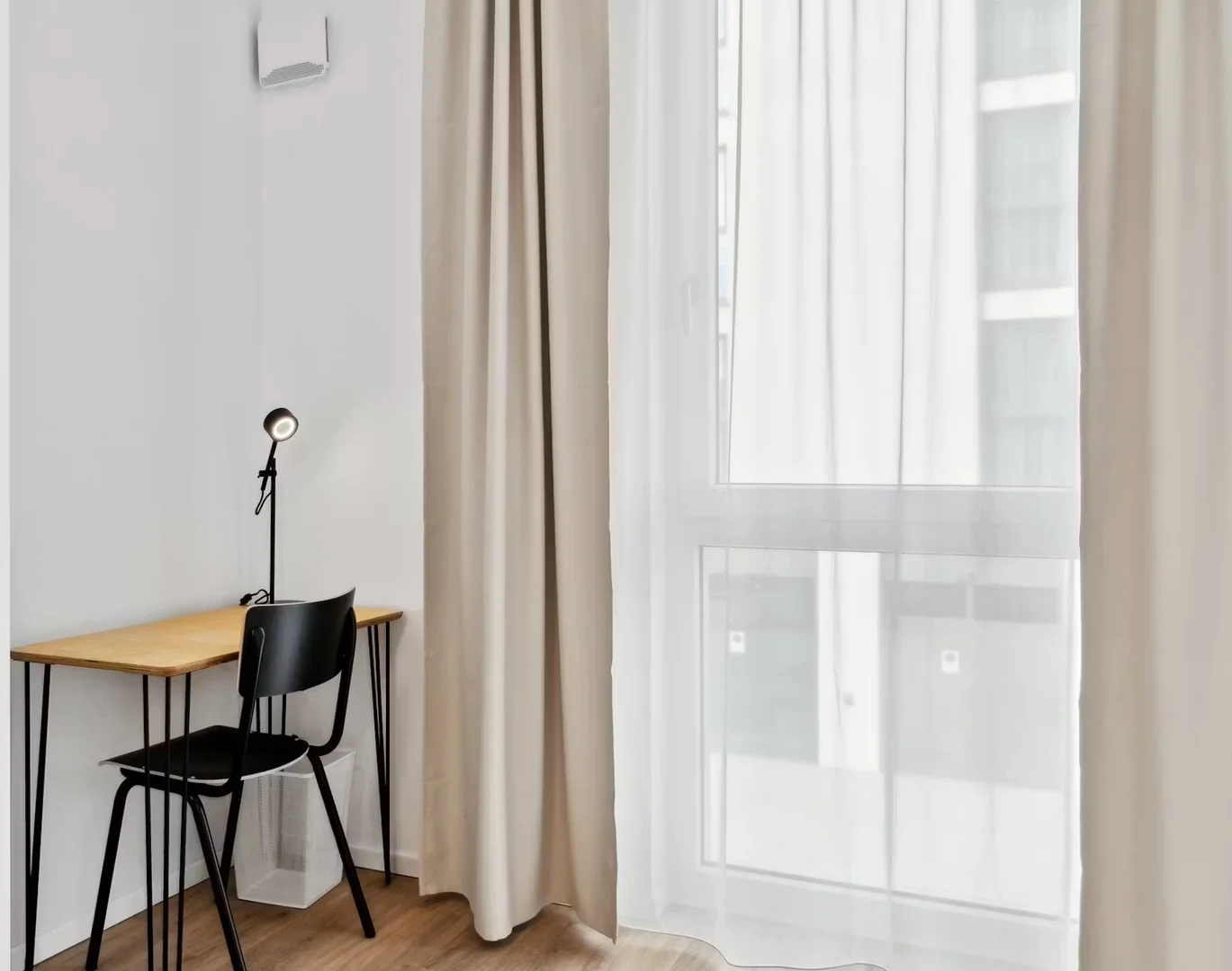 Zimmer in Studentenwohnung in zu vermieten, voll möbliert