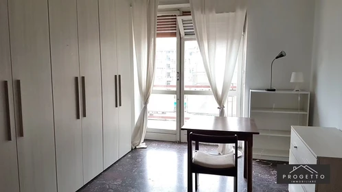 Chambre à louer dans un appartement en colocation à Torino