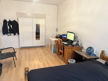 Room for rent with double bed Den-haag