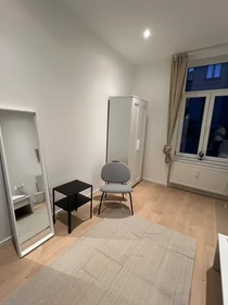 Habitación privada muy luminosa en Bruxelles-brussel