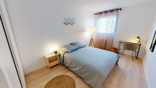 Habitación privada en 9 Rue Vital Mareille, imagen 1 de 10