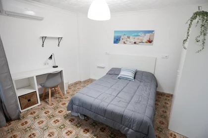 Habitación en alquiler con cama doble Murcia