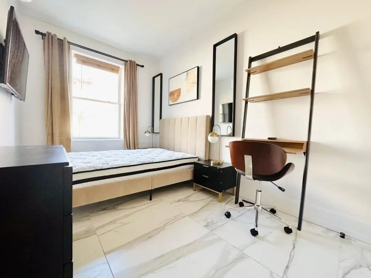 Budget-friendly student room close to campus in 