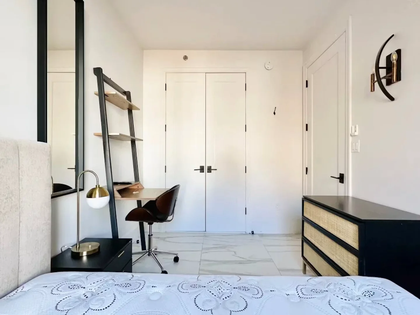 Bright and airy student room with easy university access in 