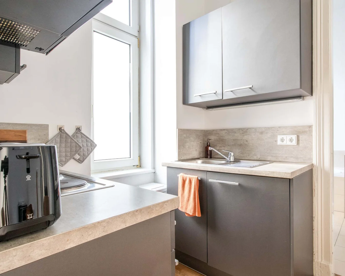 Habitación estudiantil amplia y cómoda en 
