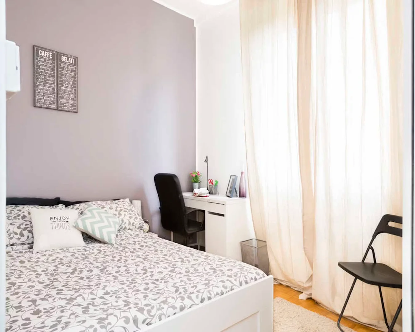 Chambre d'étudiant économique avec emplacement pratique dans