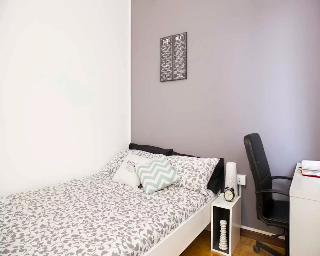 Chambre d'étudiant économique avec emplacement pratique dans