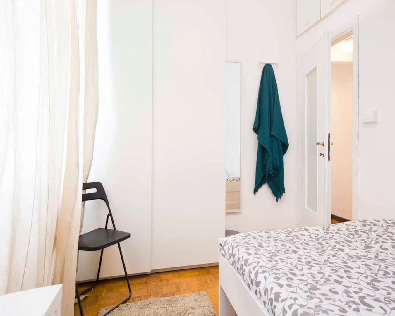 Chambre d'étudiant à avec espace d'étude et installations communes