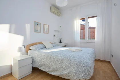 Chambre privée à Carrer de la Torre dels Pardals, image 1 de 10