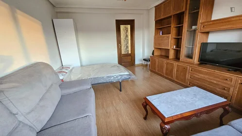 Chambre privée à Calle Tomillar, image 1 de 18