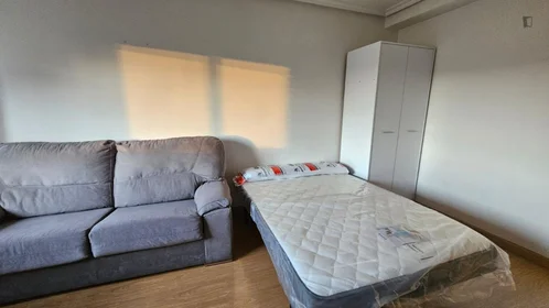 Chambre privée à Calle Tomillar, image 2 de 18