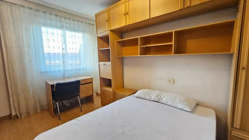 Chambre privée à Calle Tomillar, image 1 de 16