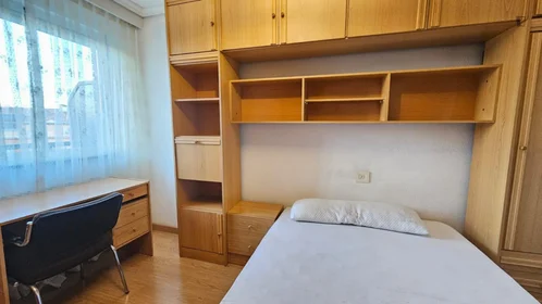 Chambre privée à Calle Tomillar, image 2 de 16
