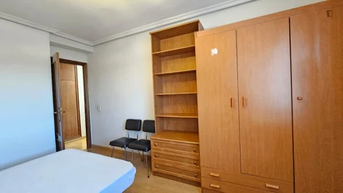 Chambre privée à Calle Tomillar, image 3 de 16