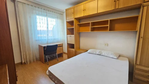 Chambre privée à Calle Tomillar, image 5 de 16