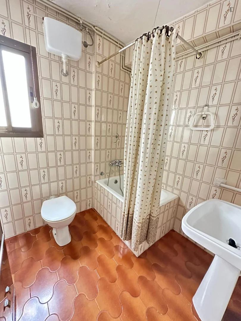 Economical student room with convenient location in 