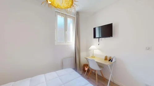 Private room at 11 Rue Michel Servet, 21000 Dijon, France, image 7 of 17