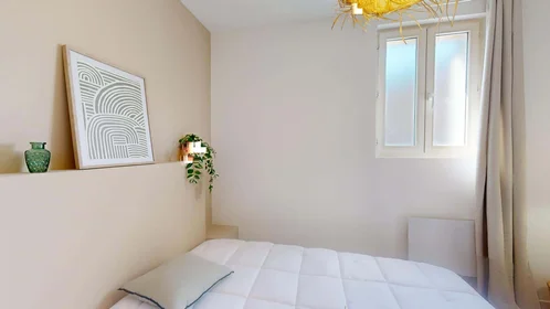 Private room at 11 Rue Michel Servet, 21000 Dijon, France, image 8 of 17