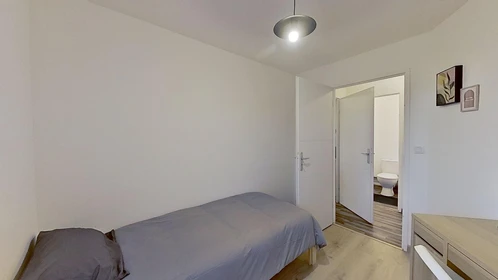 Renting rooms by the month in Rouen