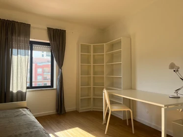 Quarto para alugar ao mês em Setubal