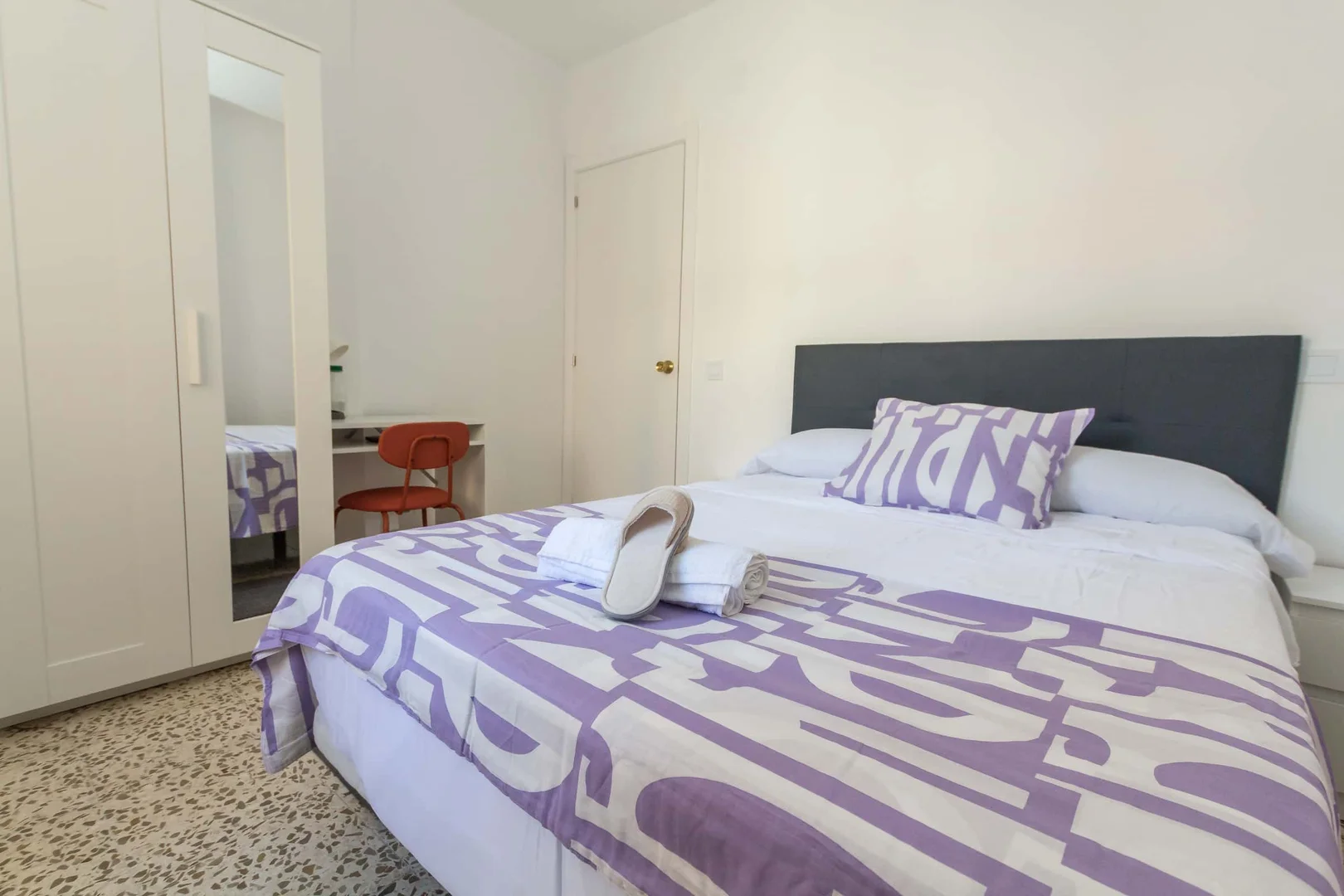 Habitación en apartamento estudiantil en alquiler en , completamente amueblado