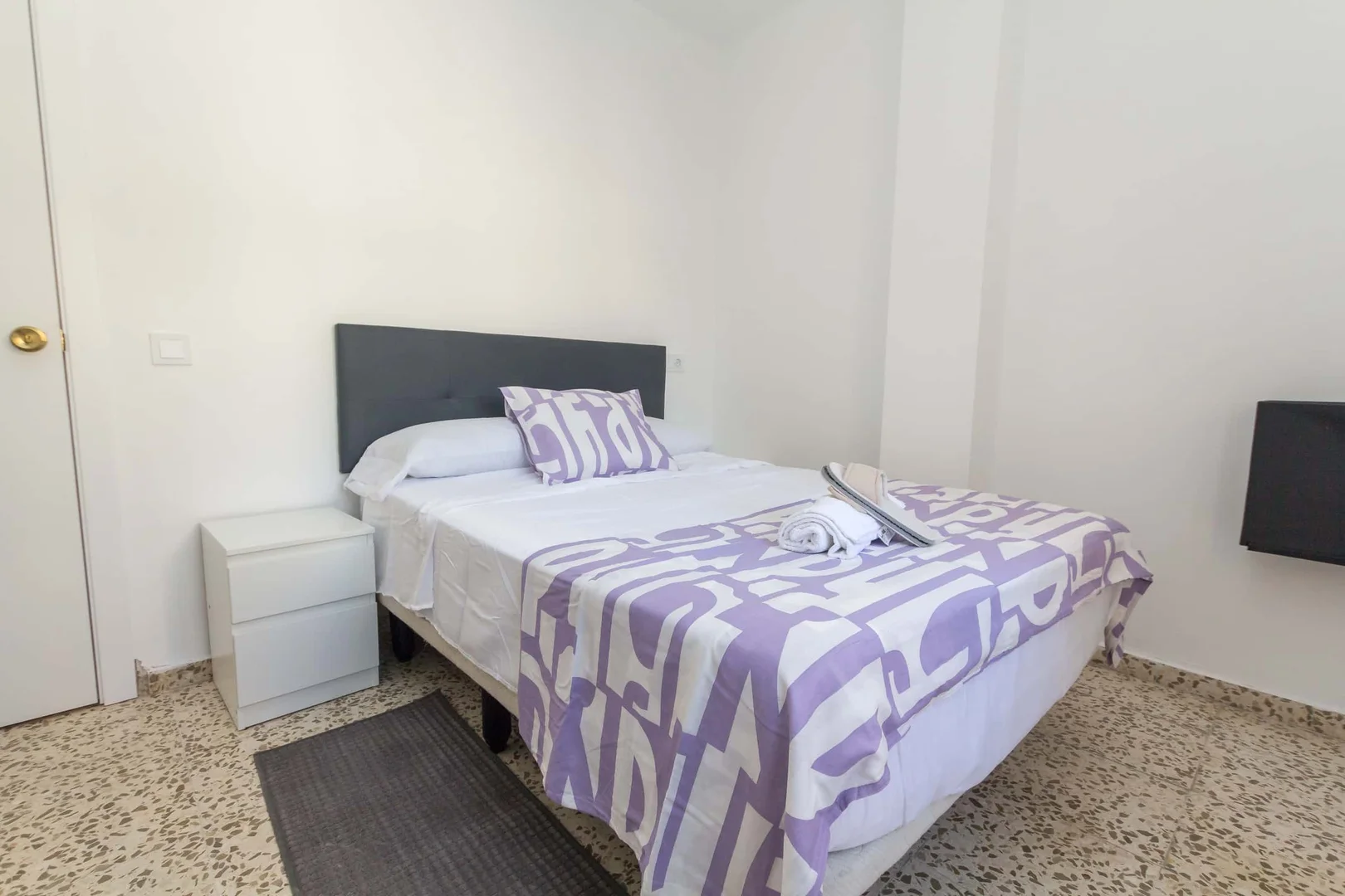 Habitación estudiantil económica con ubicación conveniente en 