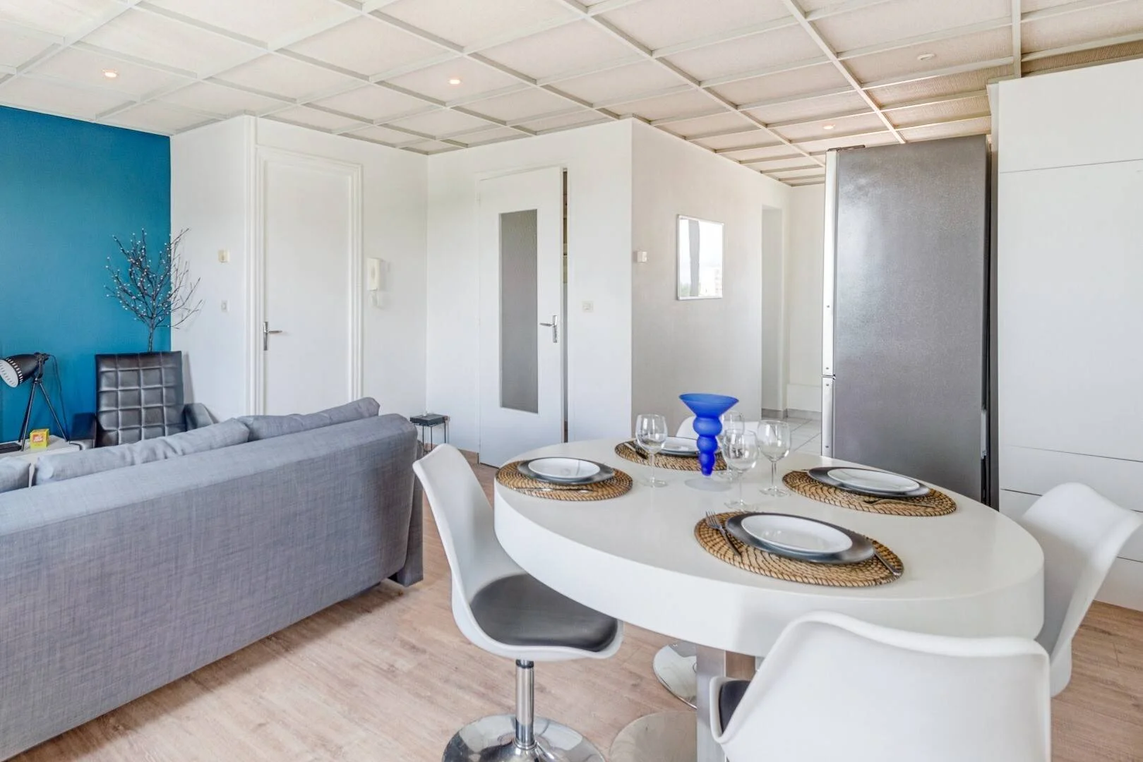 Chambre d'étudiant à  avec espace d'étude et installations communes