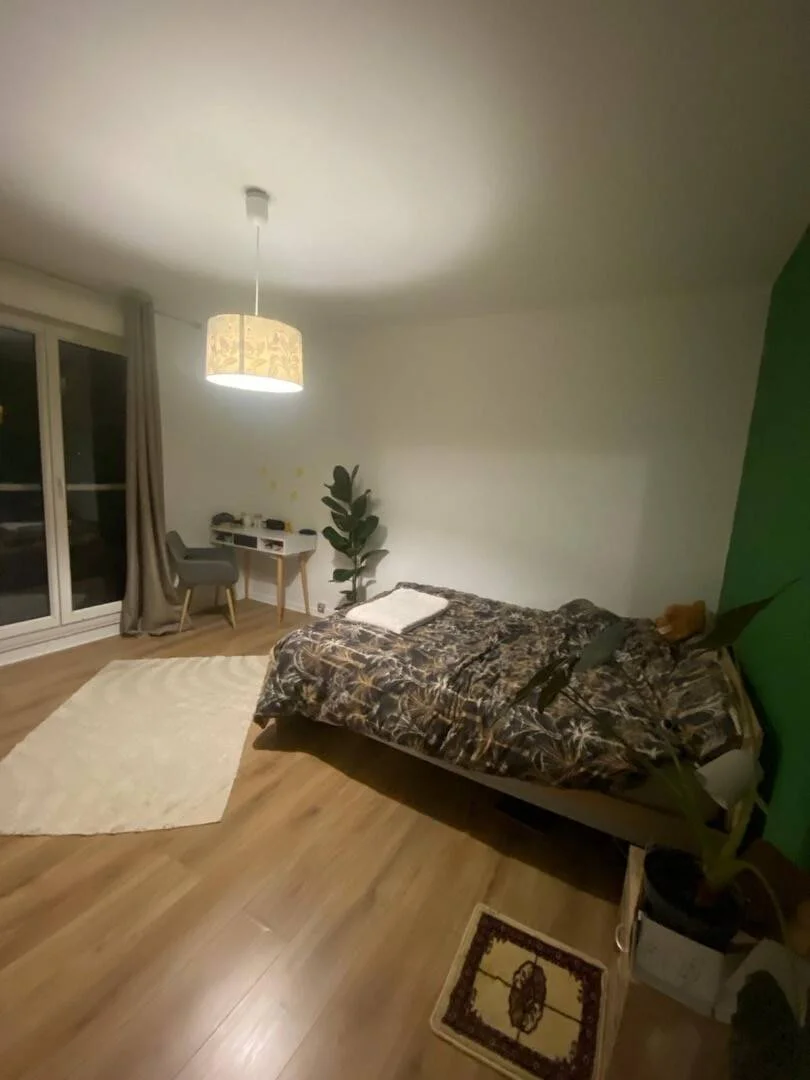 Quarto de estudante económico perto do campus em 