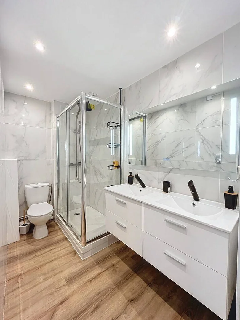 Quarto de estudante económico com localização conveniente em 