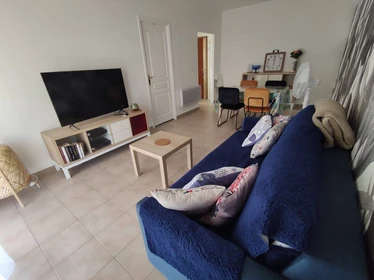 Quarto para alugar num apartamento partilhado em Antibes